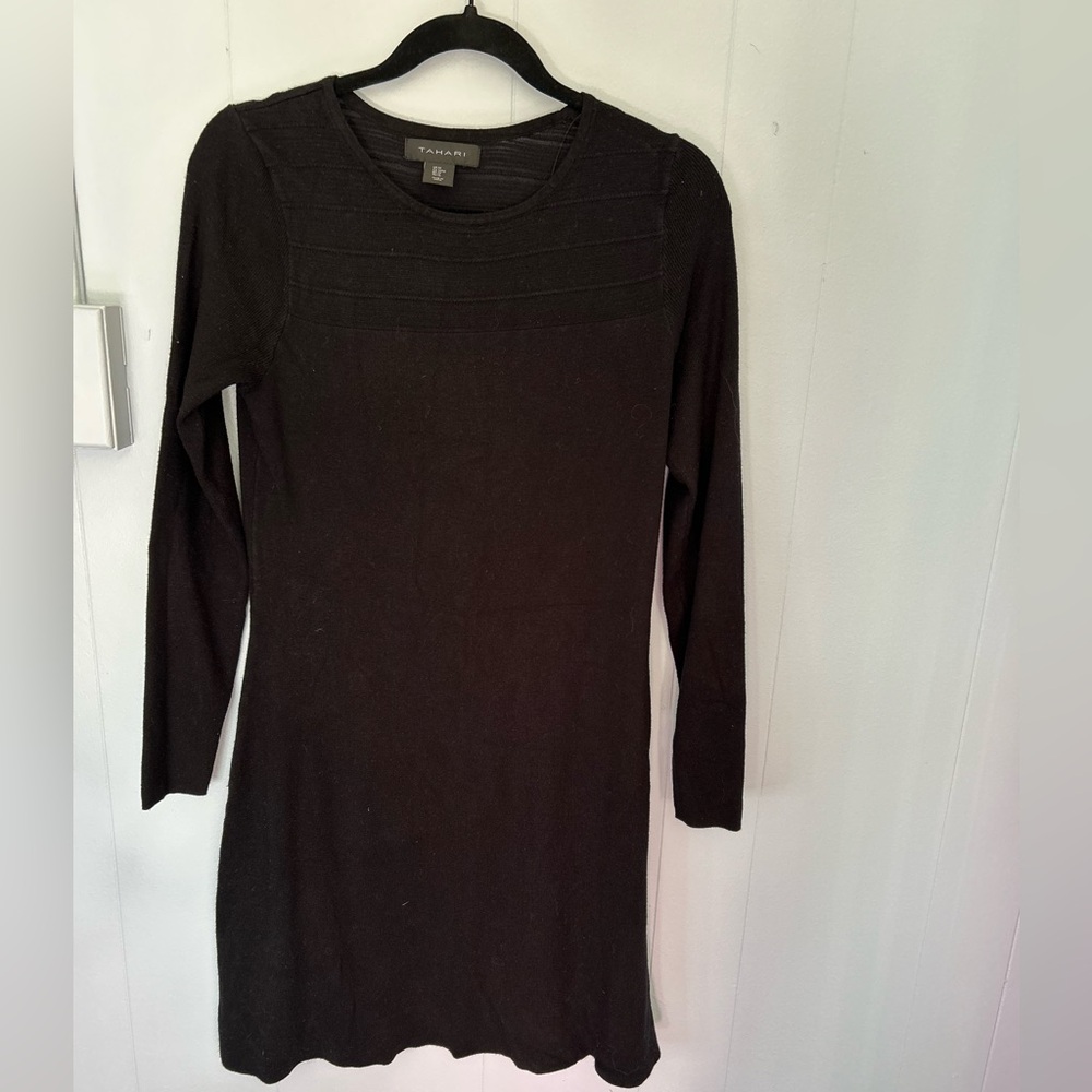 🦌Tahari Black Knit Long Sleeved Dress Size Medium - Picture 7 of 10